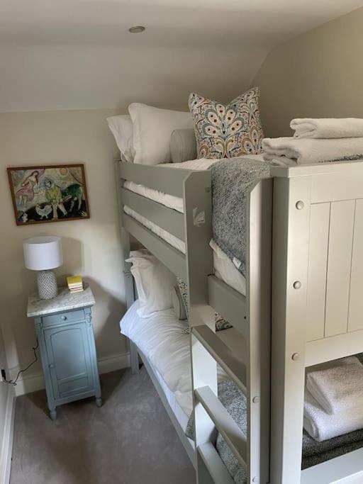 Holly Cottage, 2, Northbrook Park, Farnham-Up To 6 Adults Exterior foto