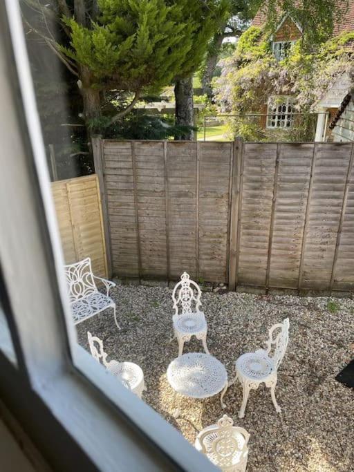 Holly Cottage, 2, Northbrook Park, Farnham-Up To 6 Adults Exterior foto